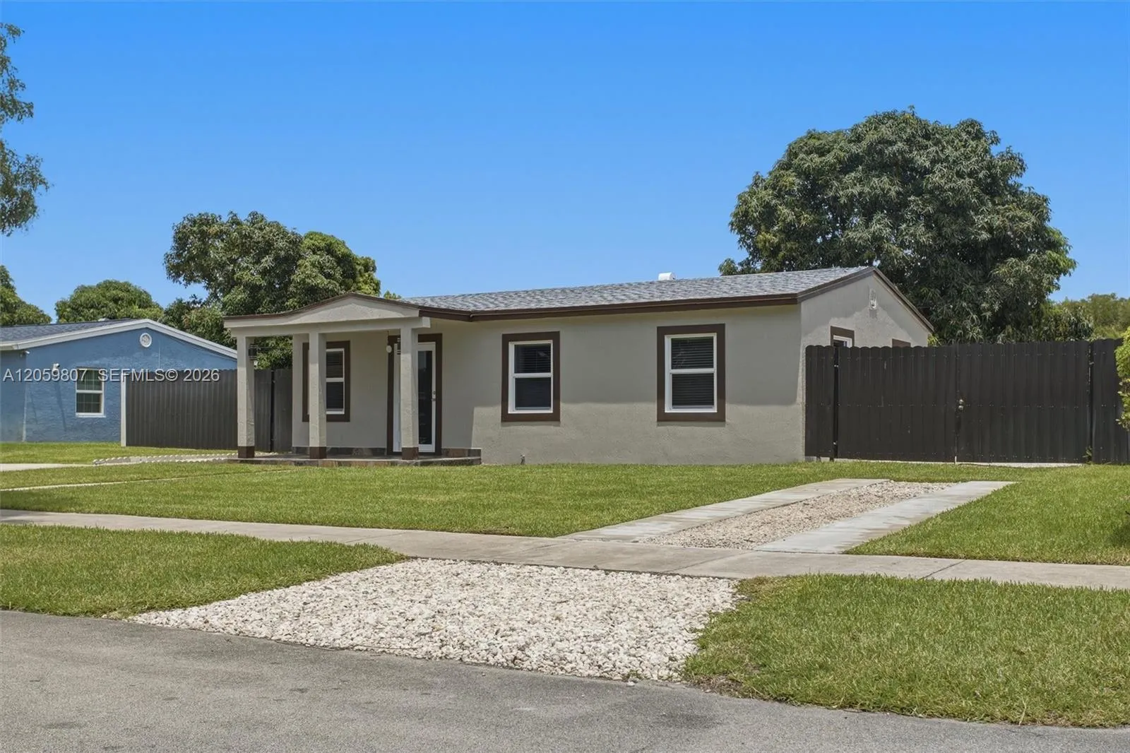 Foto de propiedad en 16031 NW 18th Avenue, Miami Gardens, FL 33054 Miami Gardens con MLS# 