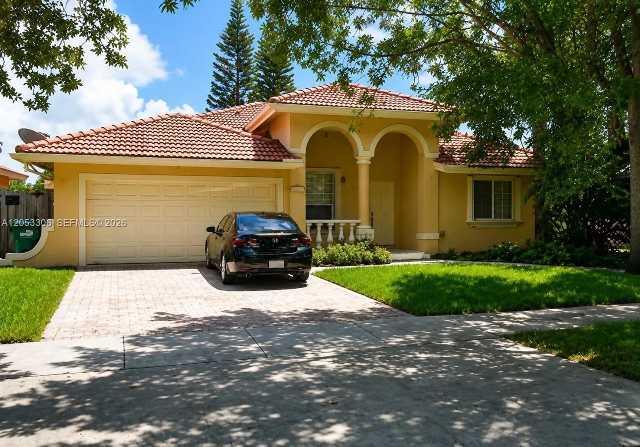 Foto de propiedad en 16032 SW 101st Terrace, Miami, FL 33196 Miami con MLS# 