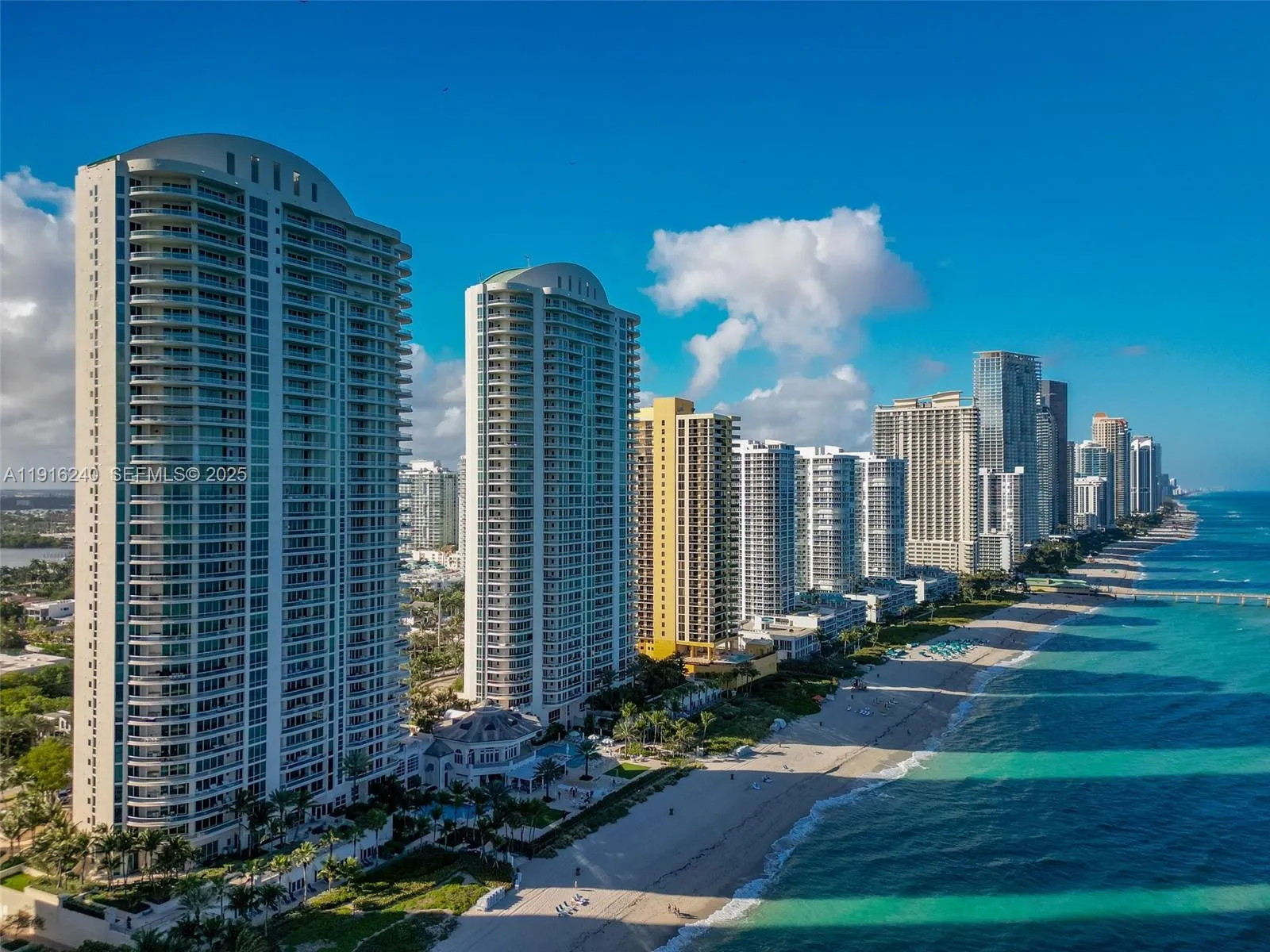 Foto de propiedad en 16047 Collins Avenue 1202, Sunny Isles Beach, FL 33160 Sunny Isles Beach con MLS# 