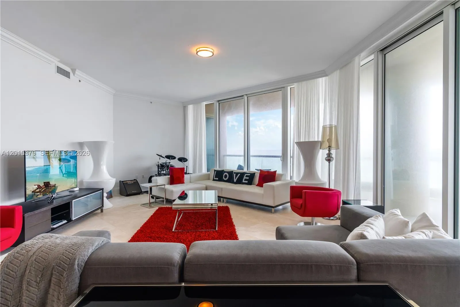 Foto de propiedad en 16047 Collins Avenue 704, Sunny Isles Beach, FL 33160 Sunny Isles Beach con MLS# 