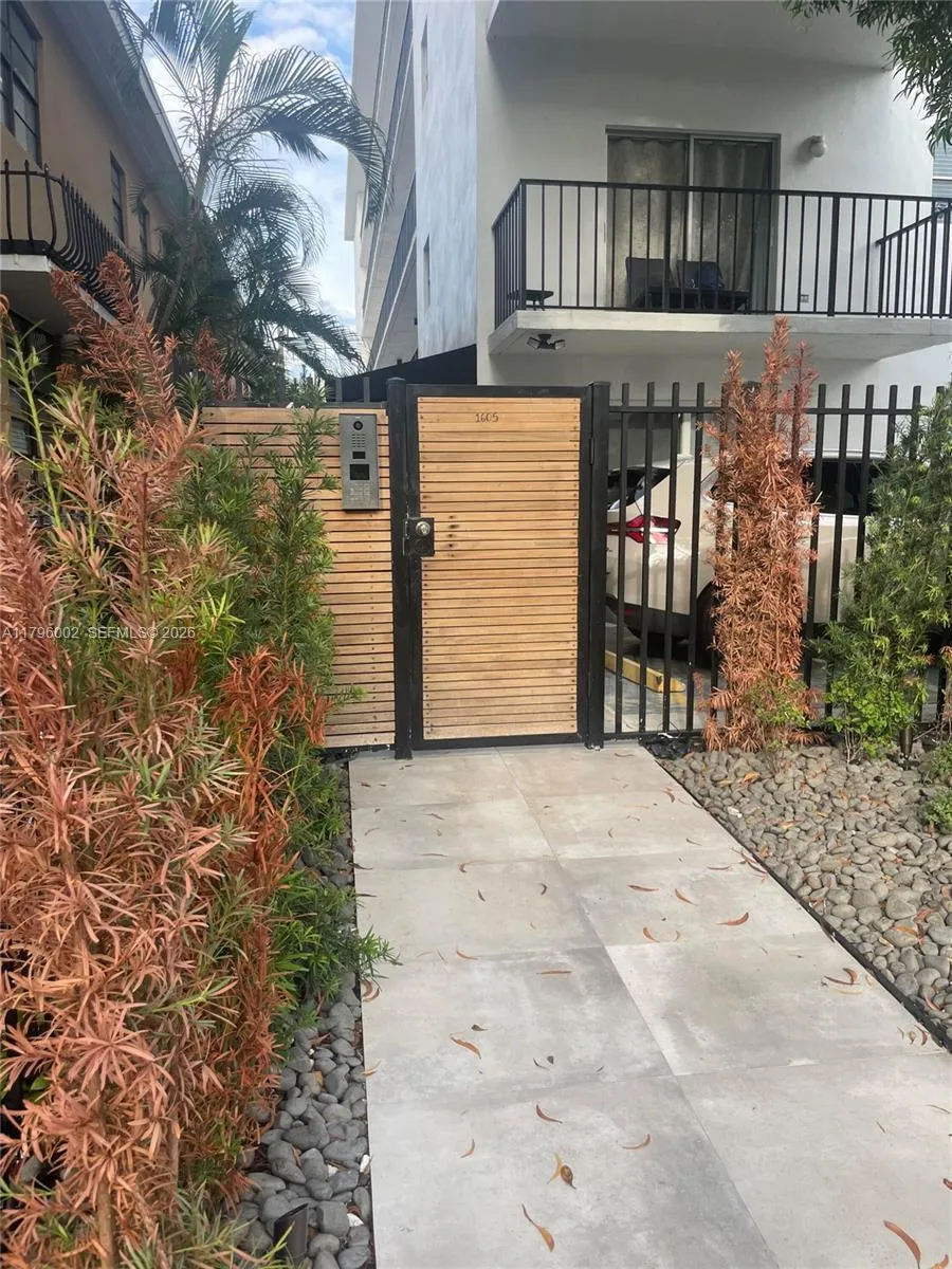 Foto de propiedad en 1605 Pennsylvania Avenue 303, Miami Beach, FL 33139 Miami Beach con MLS# 