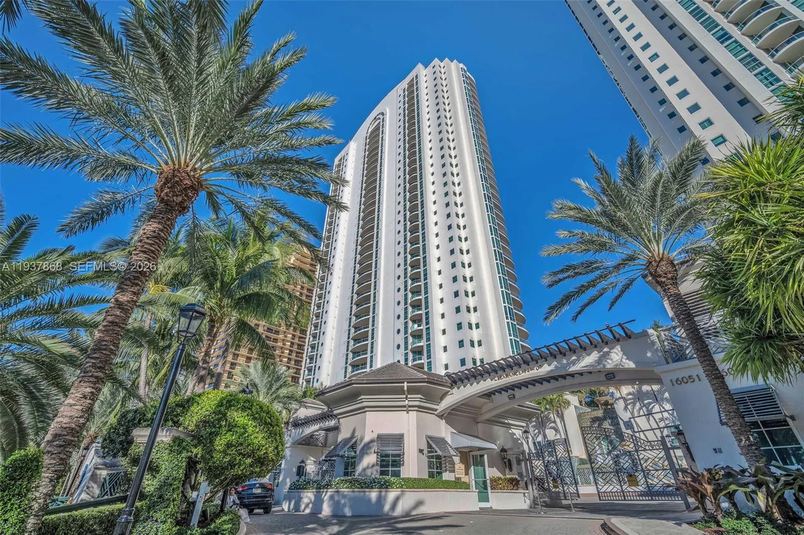 Foto de propiedad en 16051 Collins Avenue 2001, Sunny Isles Beach, FL 33160 Sunny Isles Beach con MLS# 