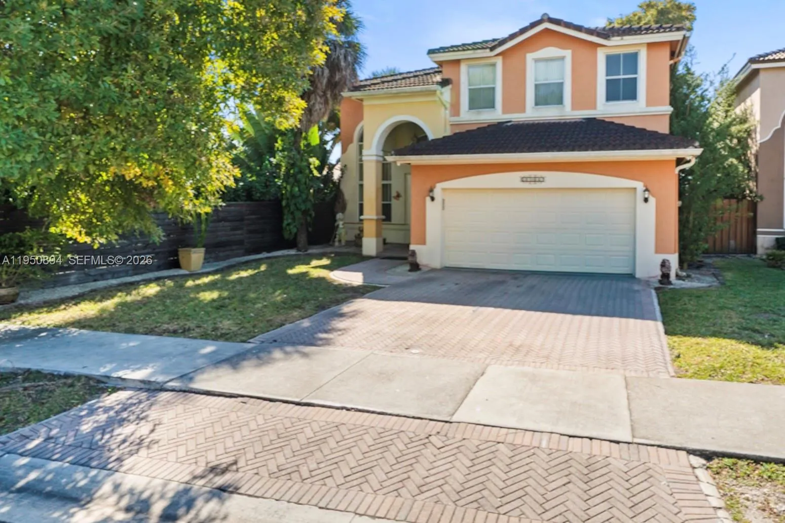 Foto de propiedad en 16062 SW 43rd Terrace, Miami, FL 33185 Miami con MLS# 