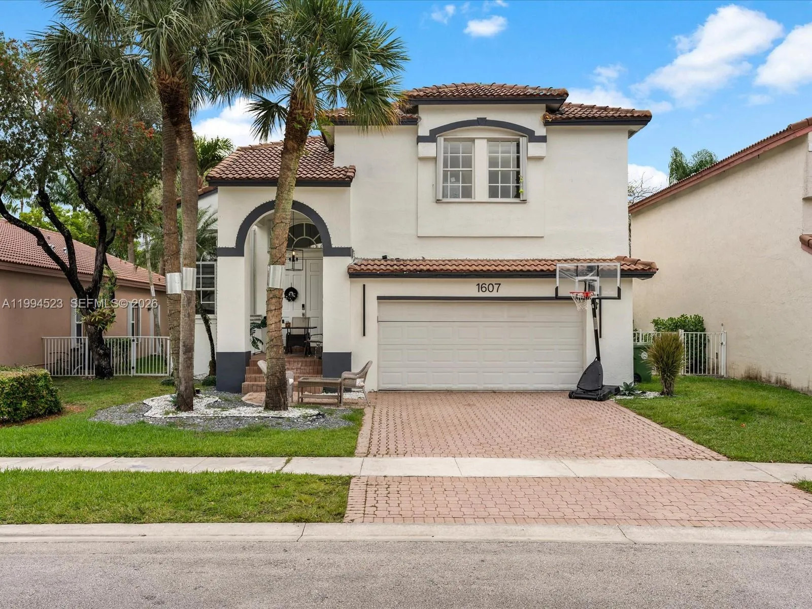 Foto de propiedad en 1607 SW 157th Avenue, Pembroke Pines, FL 33027 Pembroke Pines con MLS# 