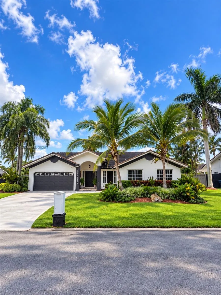 En Venta 16080 SW 155th Court, Miami, FL 33187, Miami, FL 33187