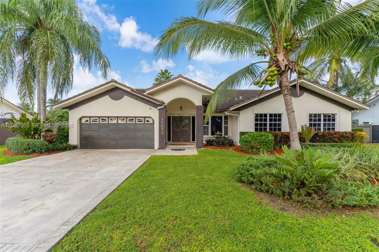 En Venta 16080 SW 155th Court, Miami, FL 33187, Miami, FL 33187