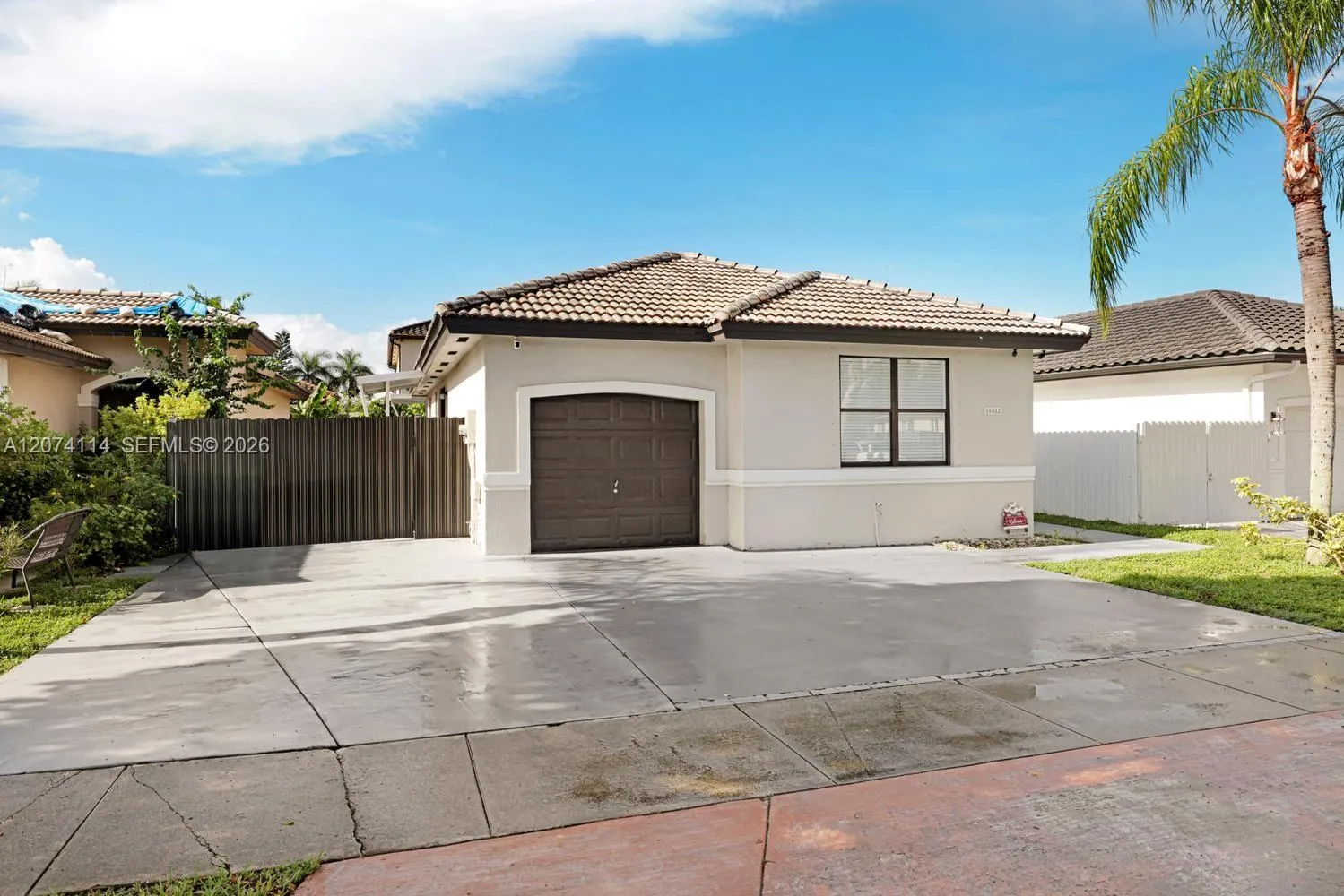 Foto de propiedad en 16082 SW 68th Terrace 0, Miami, FL 33193 Miami con MLS# 