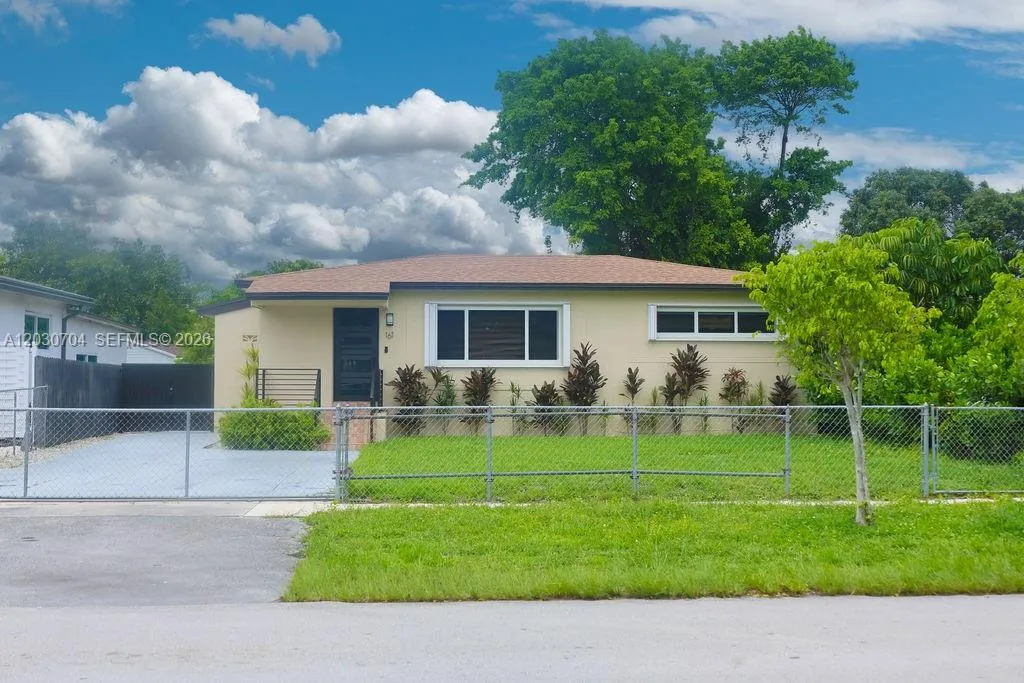 Vendido 161 E 36th Street, Hialeah, FL 33013, Hialeah, FL 33013