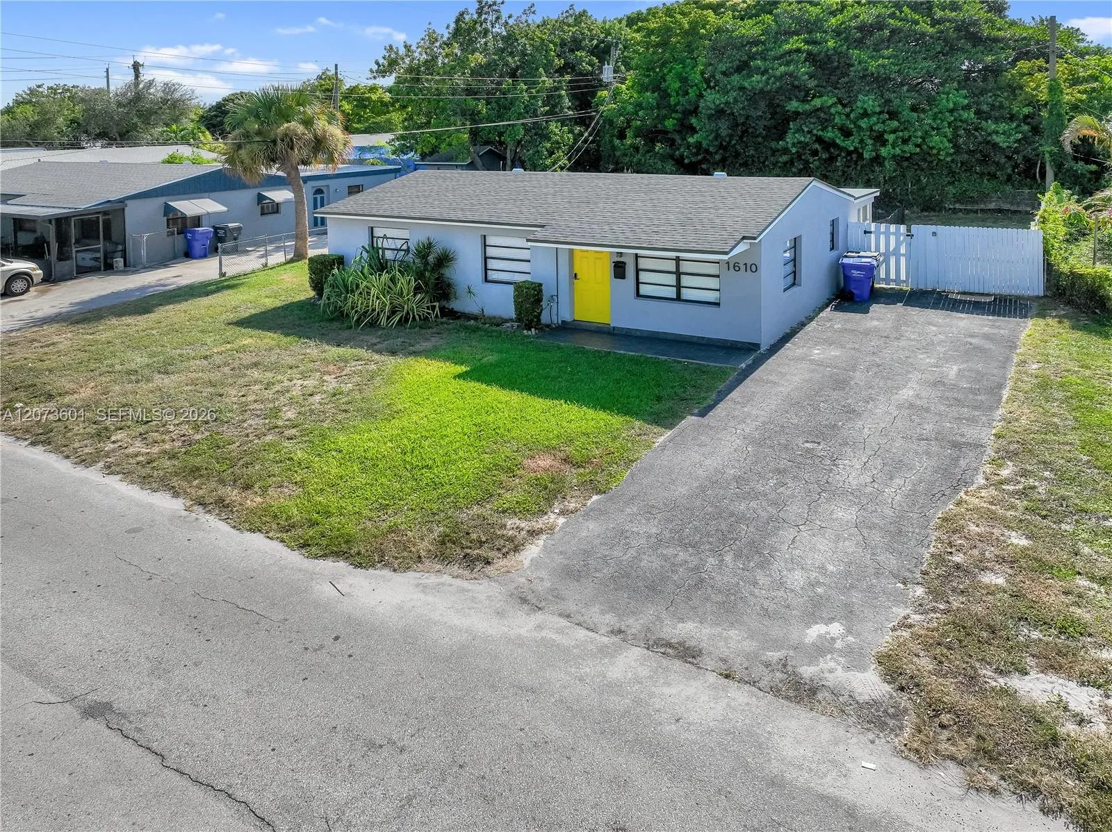 Foto de propiedad en 1610 S 24th Court, Hollywood, FL 33020 Hollywood con MLS# 