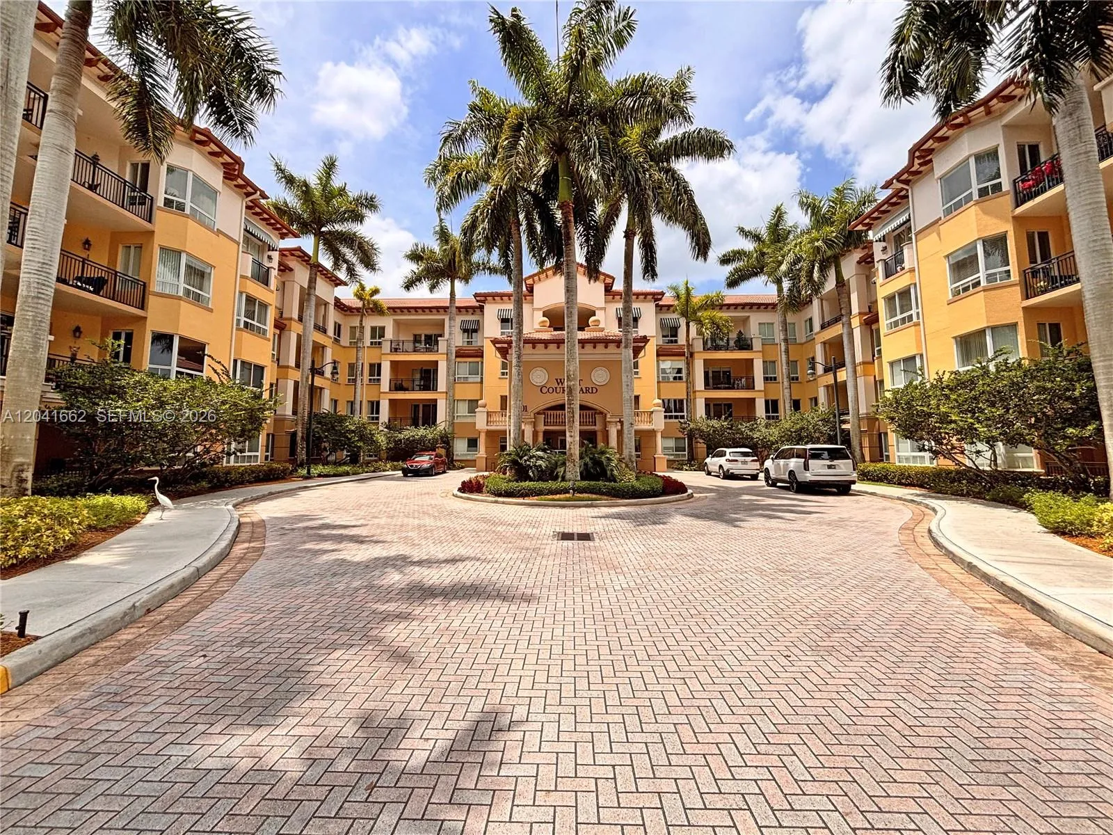 Foto de propiedad en 16101 Emerald Estates Drive 155, Weston, FL 33331 Weston con MLS# 