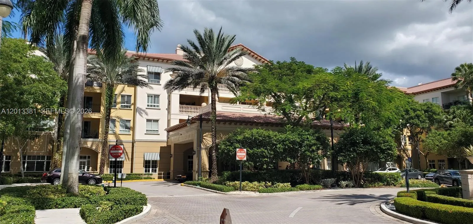 Foto de propiedad en 16102 Emerald Estates Drive 428, Weston, FL 33331 Weston con MLS# 