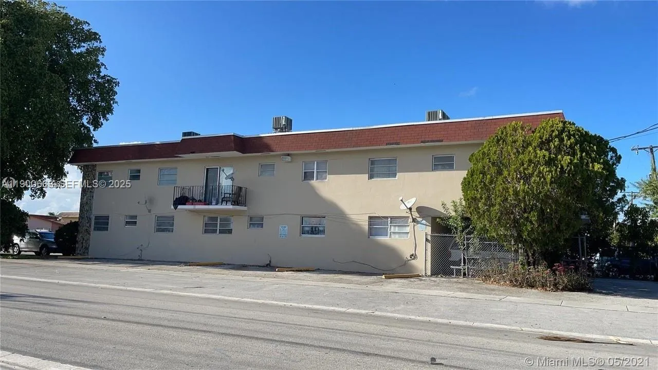 En Venta 16103 NE 19th Court, North Miami Beach, FL 33162, North Miami Beach, FL 33162