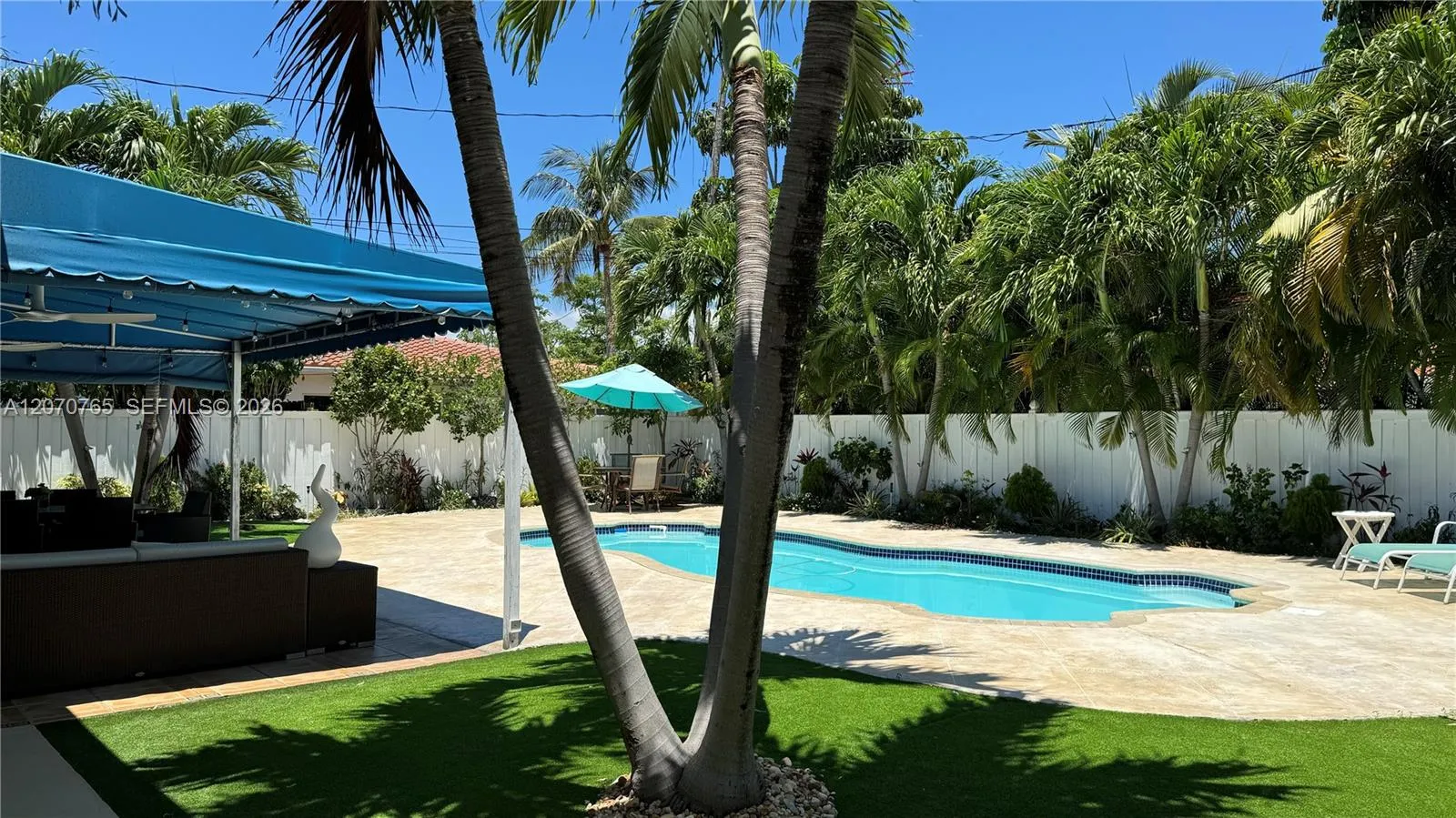 Foto de propiedad en 1611 71st Street, Miami Beach, FL 33141 Miami Beach con MLS# 