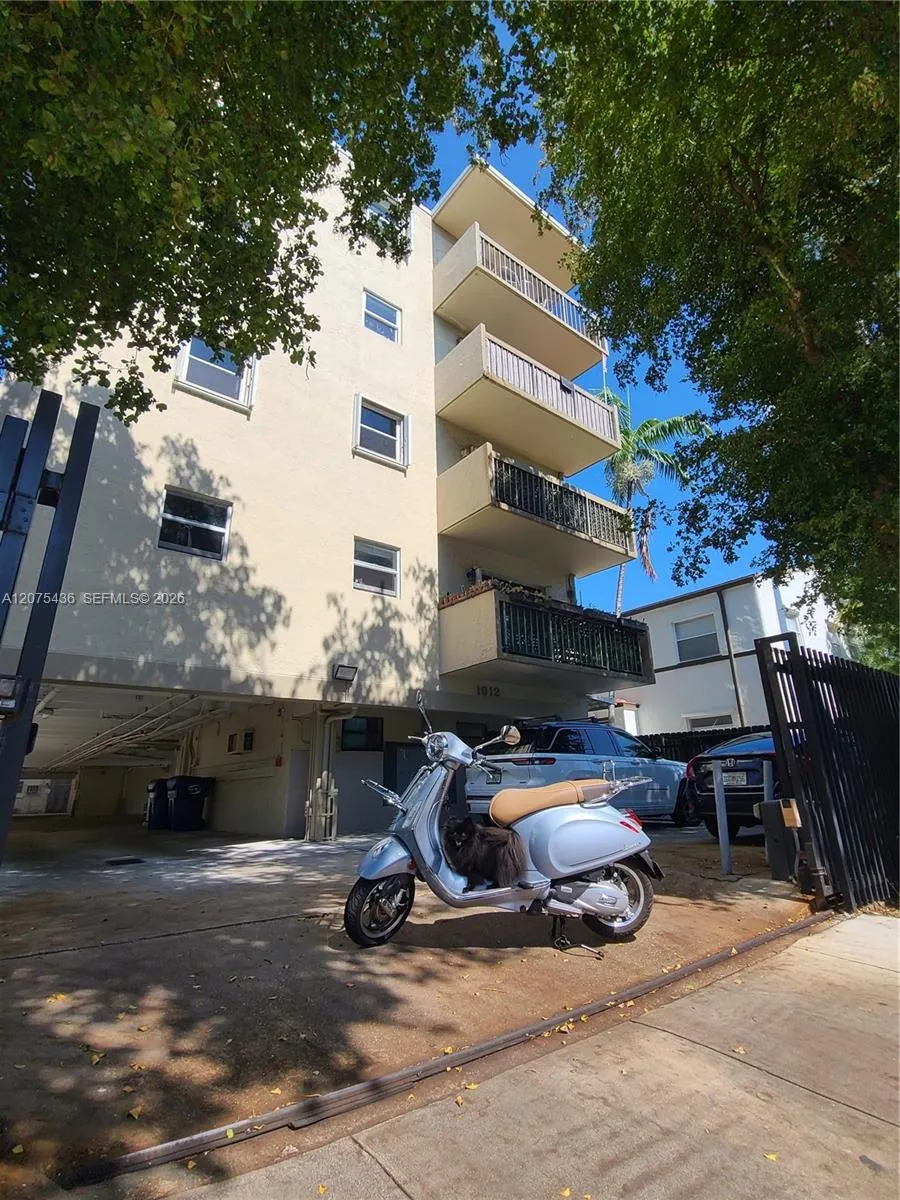 Foto de propiedad en 1612 Jefferson Avenue 303, Miami Beach, FL 33139 Miami Beach con MLS# 
