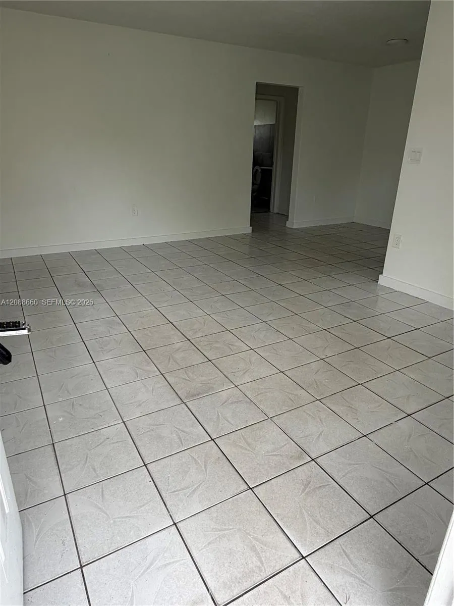En Renta 16120 NE 19th Court 1, North Miami Beach, FL 33162, North Miami Beach, FL 33162