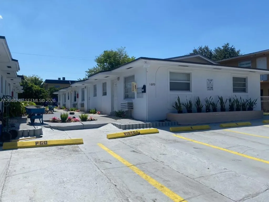 En Renta 16120 NE 19th Place 3, North Miami Beach, FL 33162, North Miami Beach, FL 33162