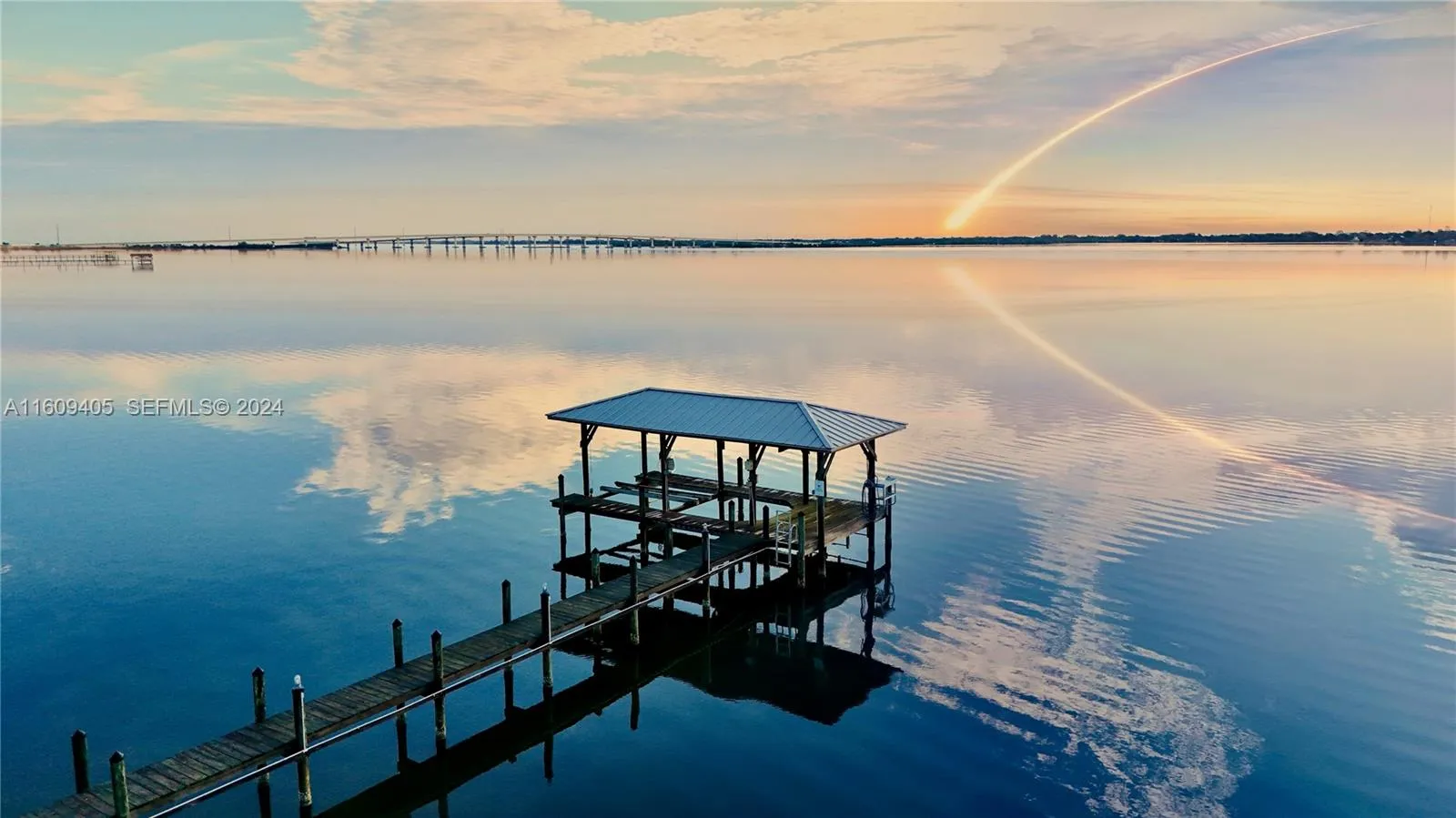 Foto de propiedad en 1613 N Indian River Drive, Cocoa, FL 32922 Cocoa con MLS# 