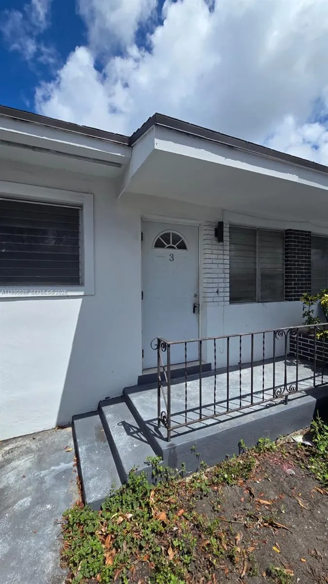 Foto de propiedad en 16131 NE 19th Place 3, North Miami Beach, FL 33162 North Miami Beach con MLS# 