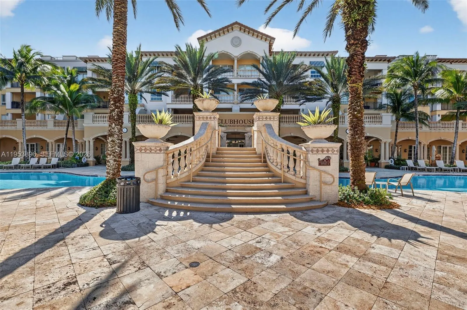 Foto de propiedad en 16135 Emerald Estates Drive 162, Weston, FL 33331 Weston con MLS# 