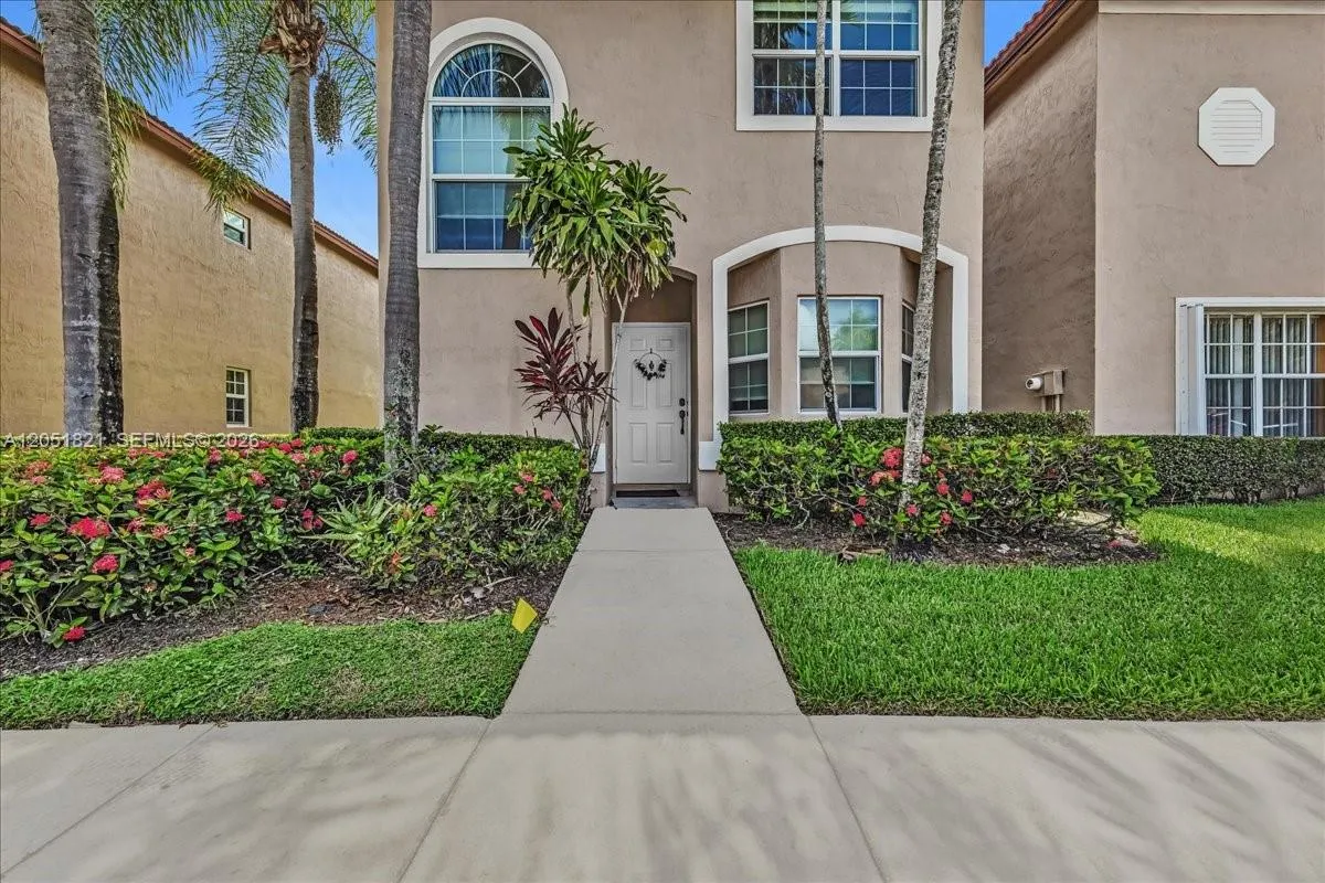 Foto de propiedad en 16138 Emerald Cove Road, Weston, FL 33331 Weston con MLS# 