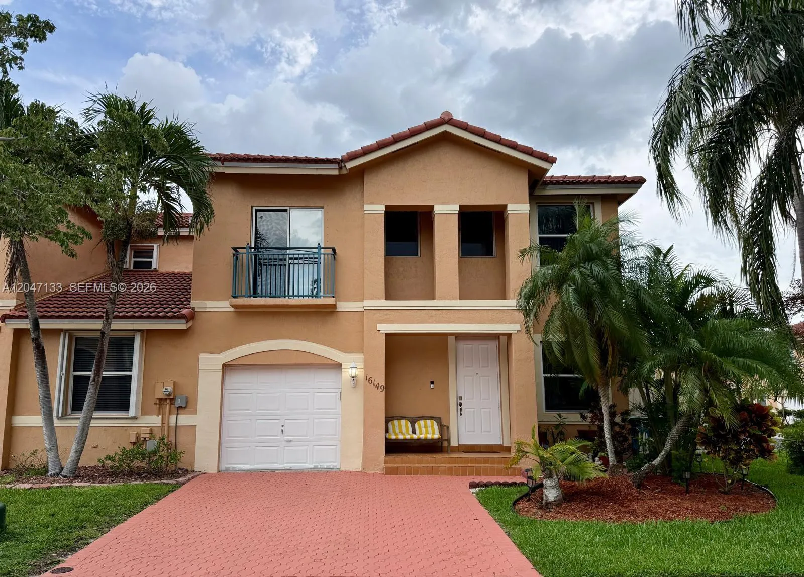 Foto de propiedad en 16149 NW 22nd Street, Pembroke Pines, FL 33028 Pembroke Pines con MLS# 