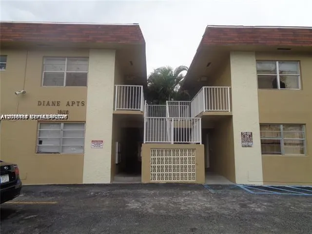 Foto de propiedad en 16150 NE 21st Avenue 6, North Miami Beach, FL 33162 North Miami Beach con MLS# 