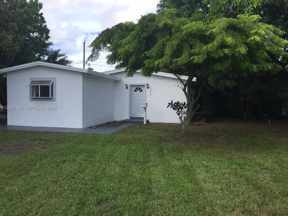 Foto de propiedad en 1617 NE 177th Street, North Miami Beach, FL 33162 North Miami Beach con MLS# 
