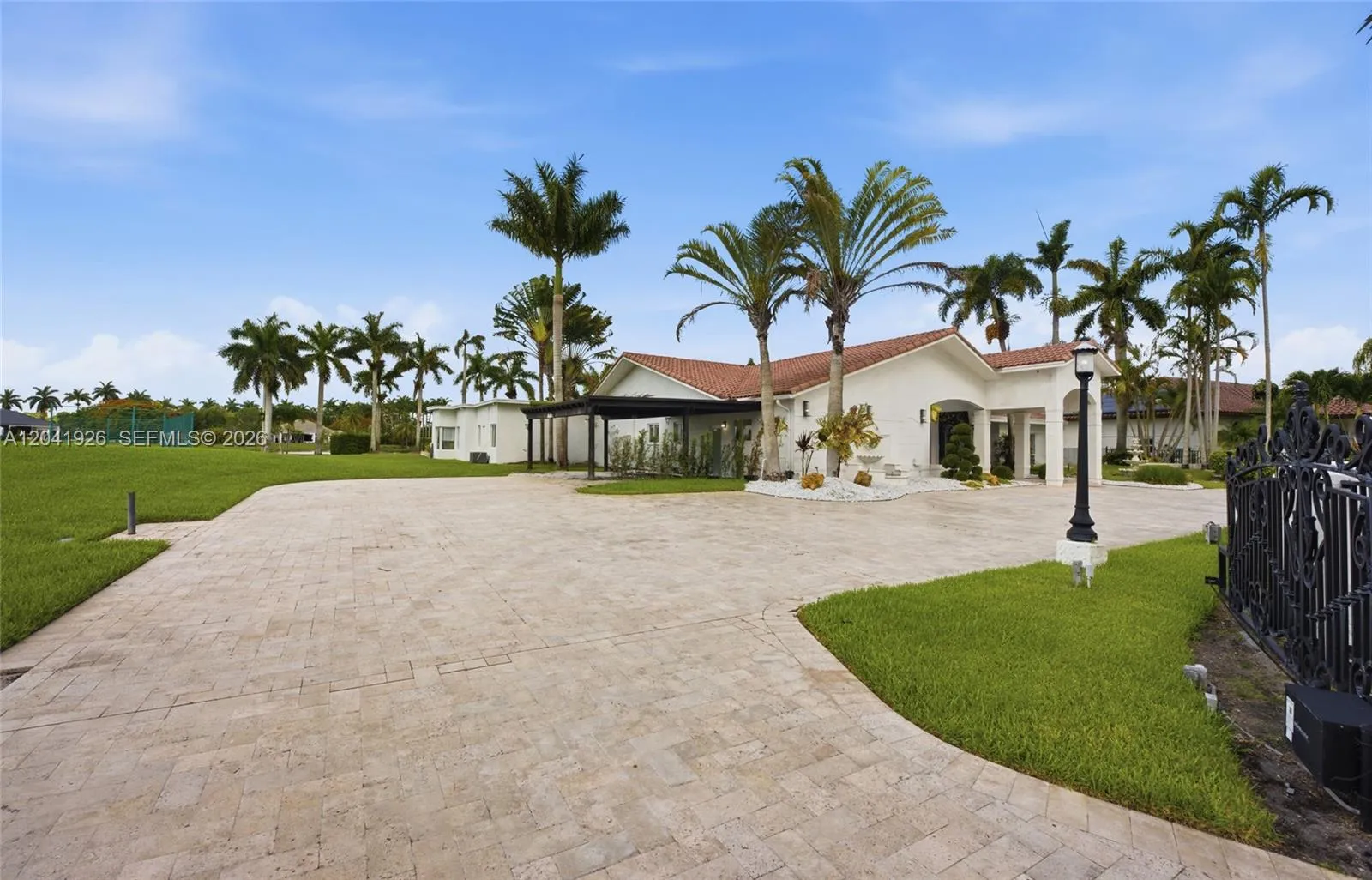Foto de propiedad en 16170 Saddle Lane, Weston, FL 33326 Weston con MLS# 