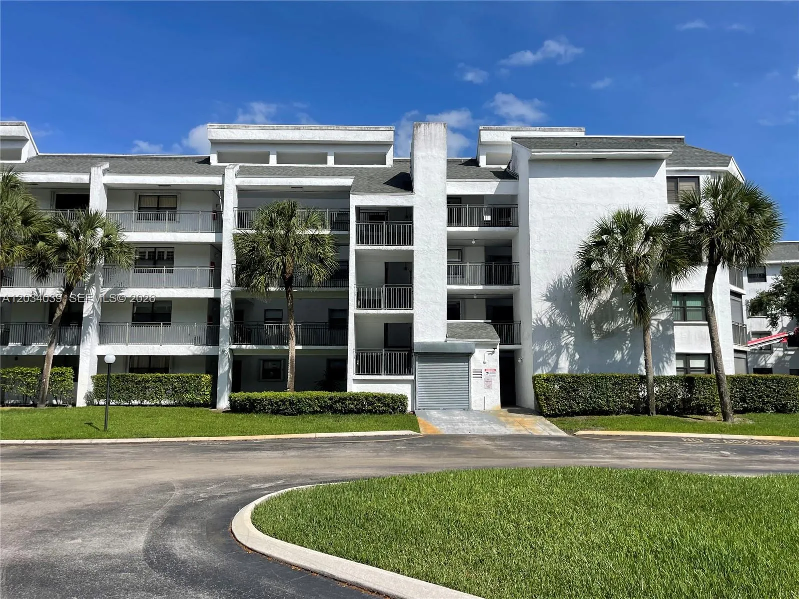 Foto de propiedad en 16171 Blatt Boulevard 212, Weston, FL 33326 Weston con MLS# 