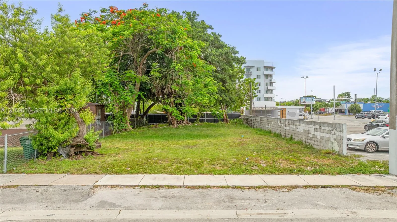 Foto de propiedad en 1618 NW 55th Street, Miami, FL 33142 Miami con MLS# 