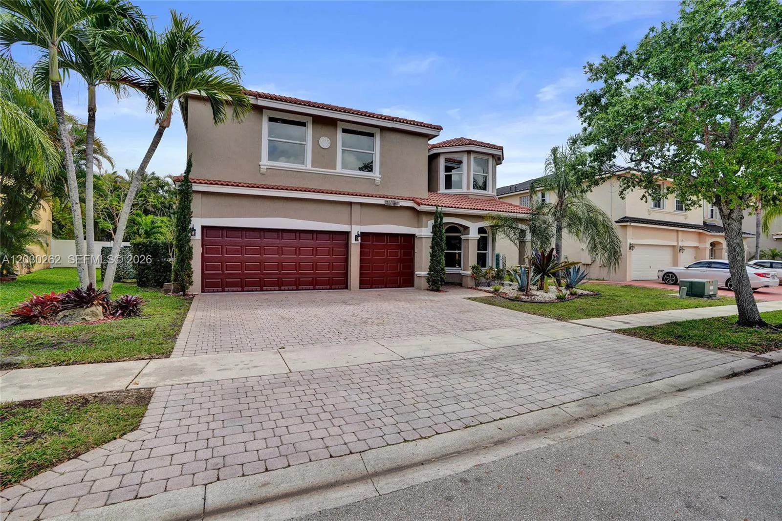 Foto de propiedad en 16180 SW 14th Street, Pembroke Pines, FL 33027 Pembroke Pines con MLS# 