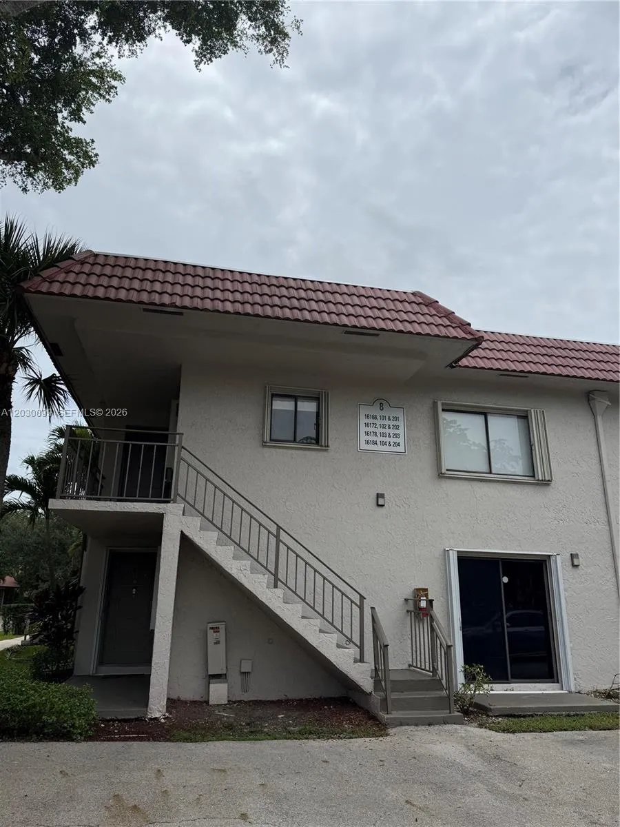 Foto de propiedad en 16184 Laurel Drive 204, Weston, FL 33326 Weston con MLS# 