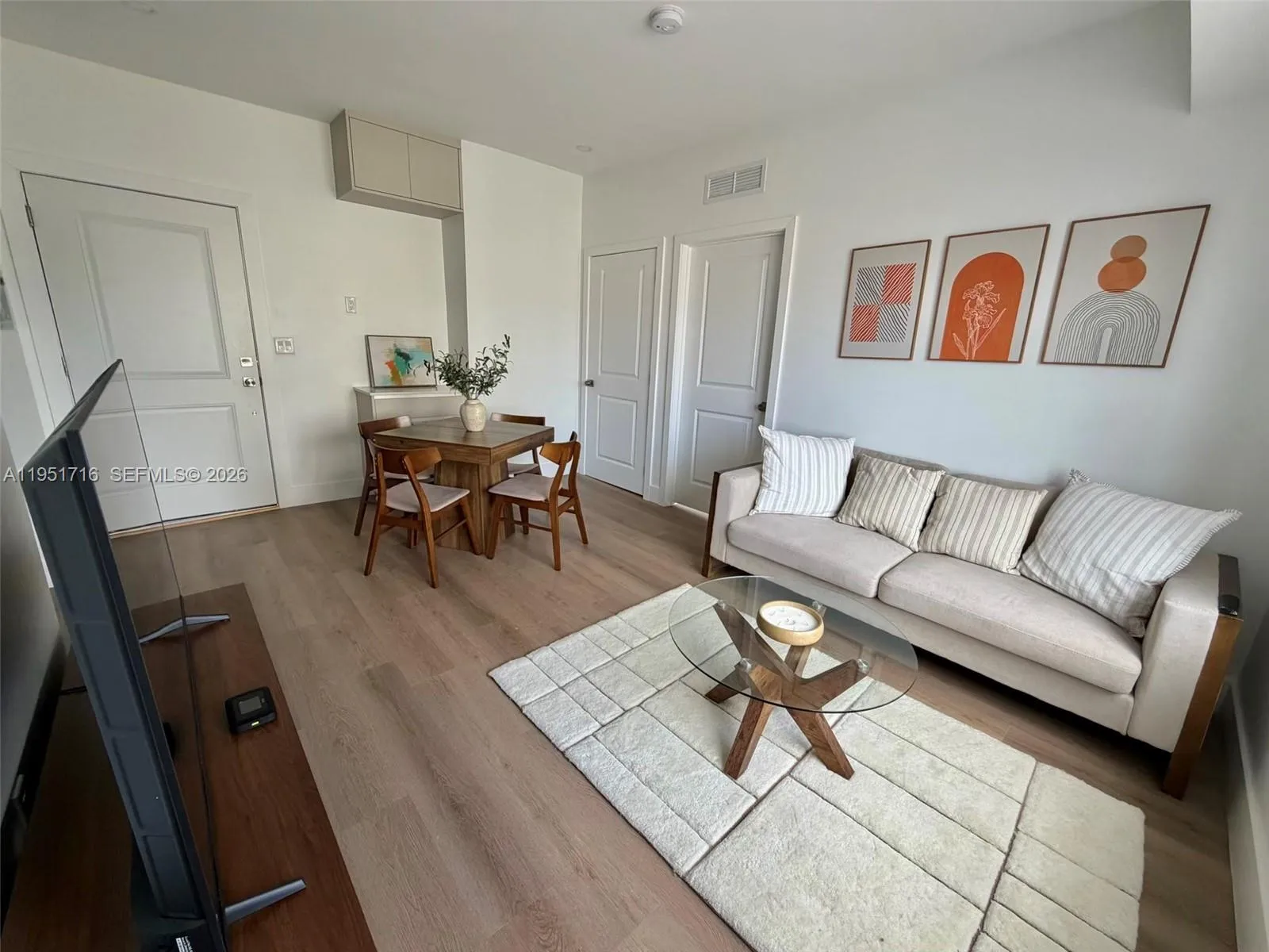Foto de propiedad en 1619 Jefferson Avenue 301, Miami Beach, FL 33139 Miami Beach con MLS# 