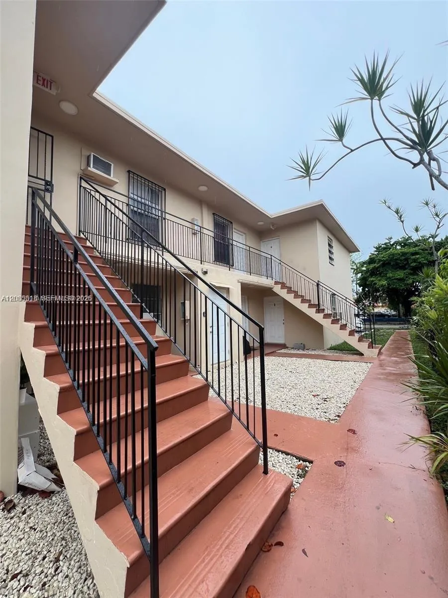 Foto de propiedad en 1619 NW 1st Street 4, Miami, FL 33125 Miami con MLS# 