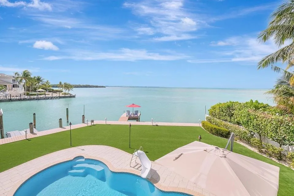 Foto de propiedad en 162 Bayview Drive, Islamorada, FL 33036 Islamorada con MLS# 