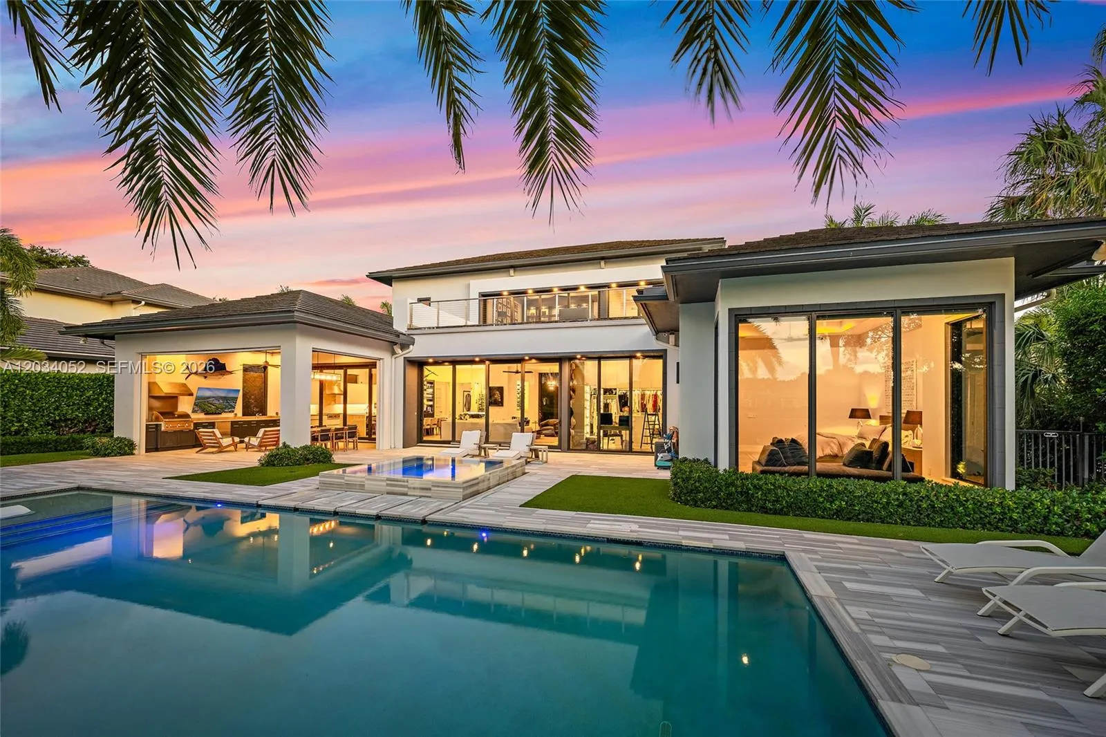 Foto de propiedad en 162 Commodore Drive, Jupiter, FL 33477 Jupiter con MLS# 
