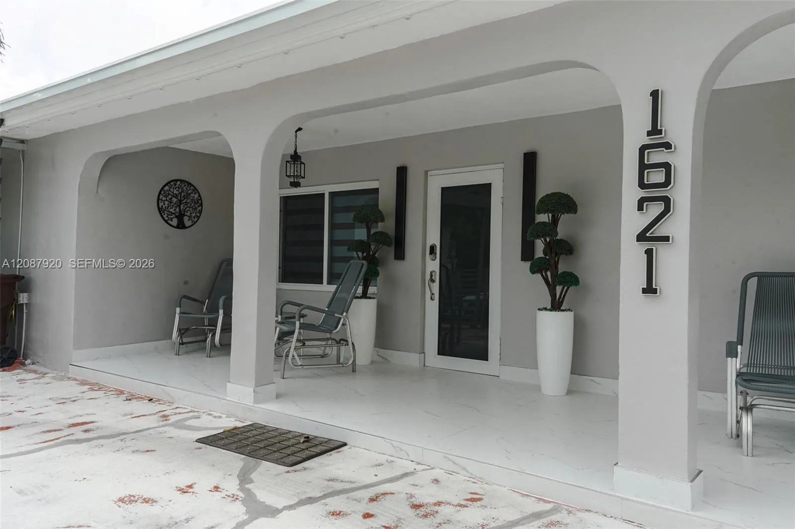 Foto de propiedad en 1621 E 6th Avenue, Hialeah, FL 33010 Hialeah con MLS# 