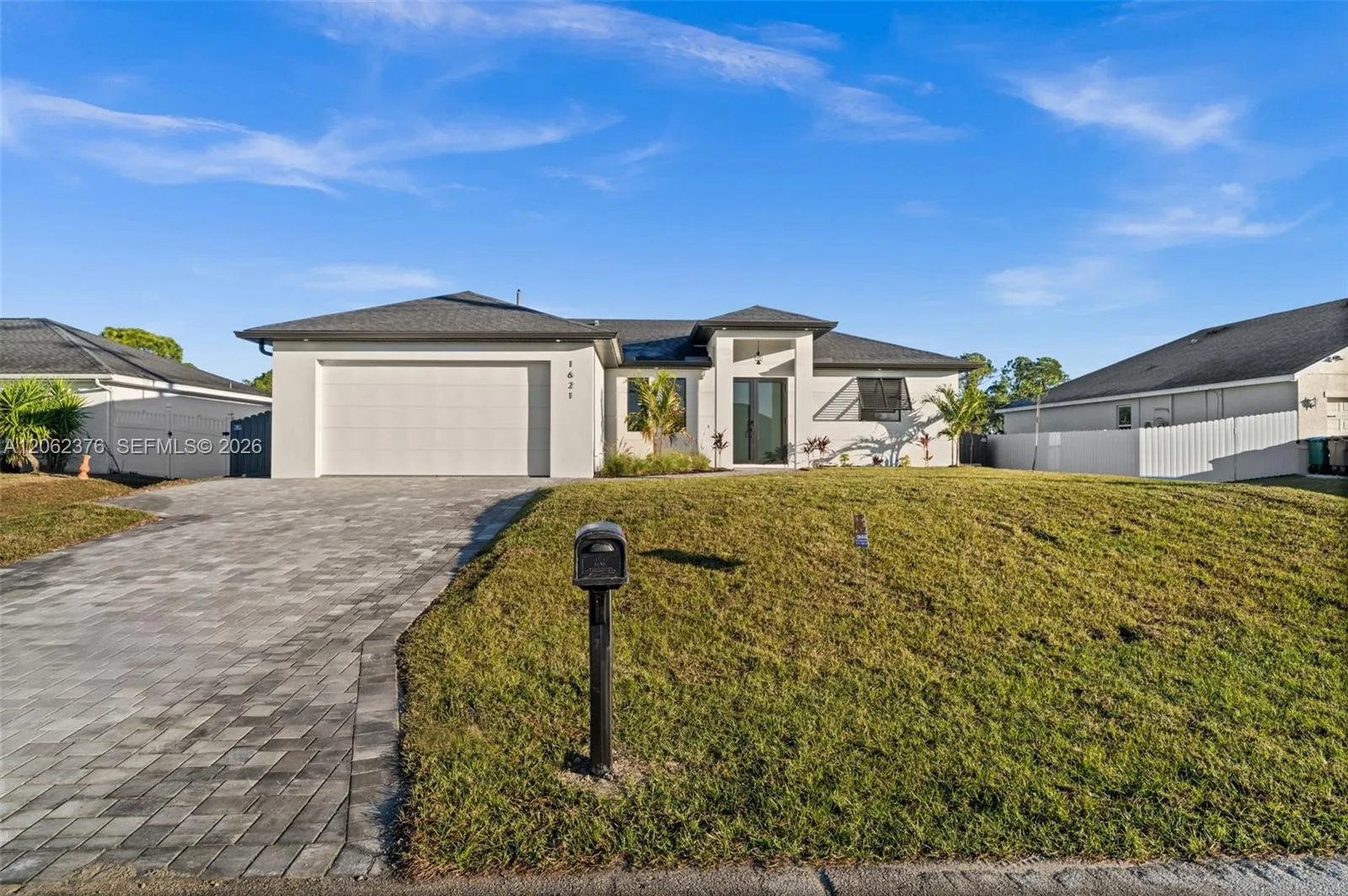Foto de propiedad en 1621 NW 23rd Terrace, Cape Coral, FL 33993 Cape Coral con MLS# 