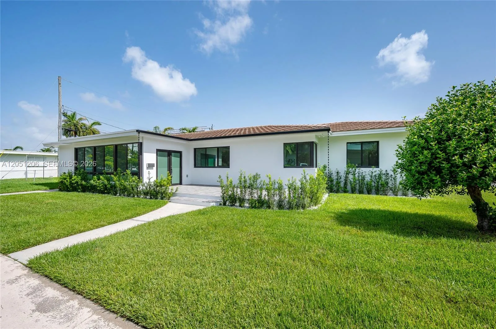 Foto de propiedad en 1621 S Treasure Drive, North Bay Village, FL 33141 North Bay Village con MLS# 