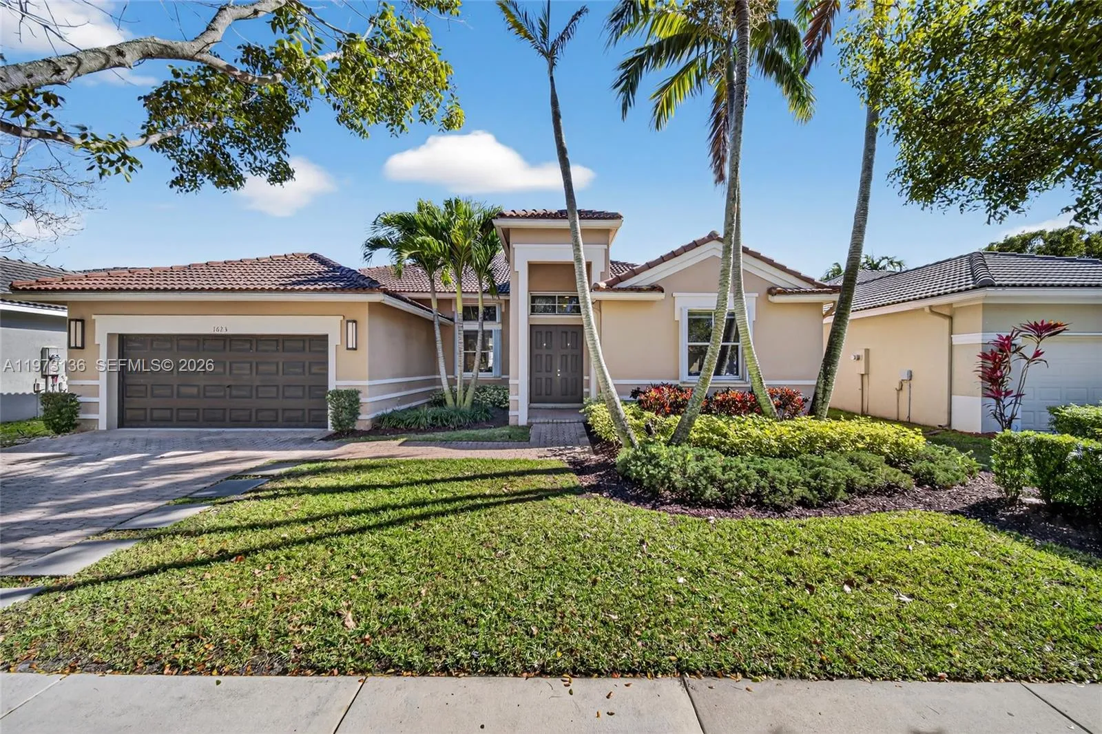 Foto de propiedad en 1623 Blue Jay Circle, Weston, FL 33327 Weston con MLS# 