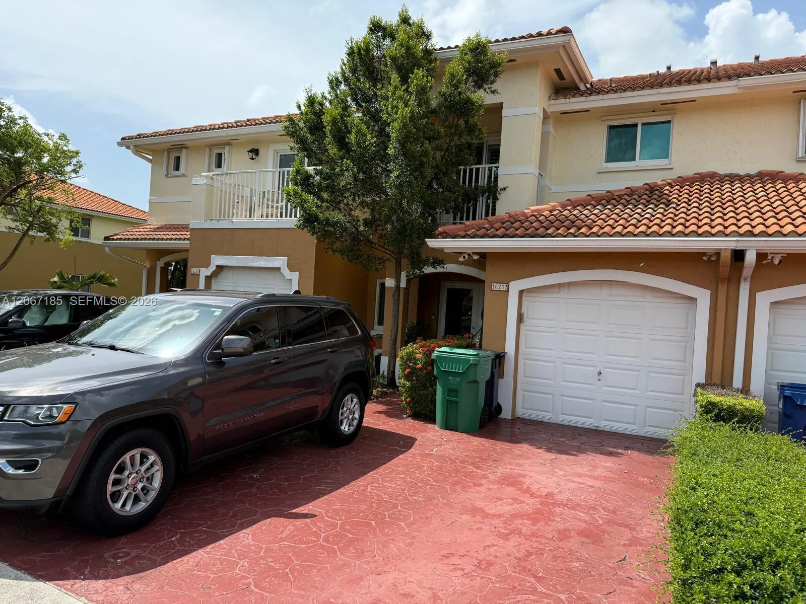 Foto de propiedad en 16232 SW 57th Lane, Miami, FL 33193 Miami con MLS# 