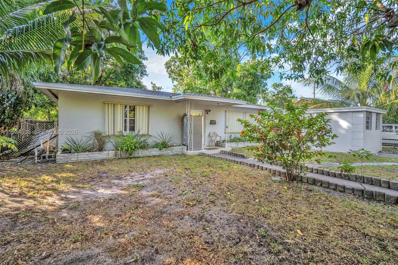Foto de propiedad en 16234 NE 9th Court, North Miami Beach, FL 33162 North Miami Beach con MLS# 