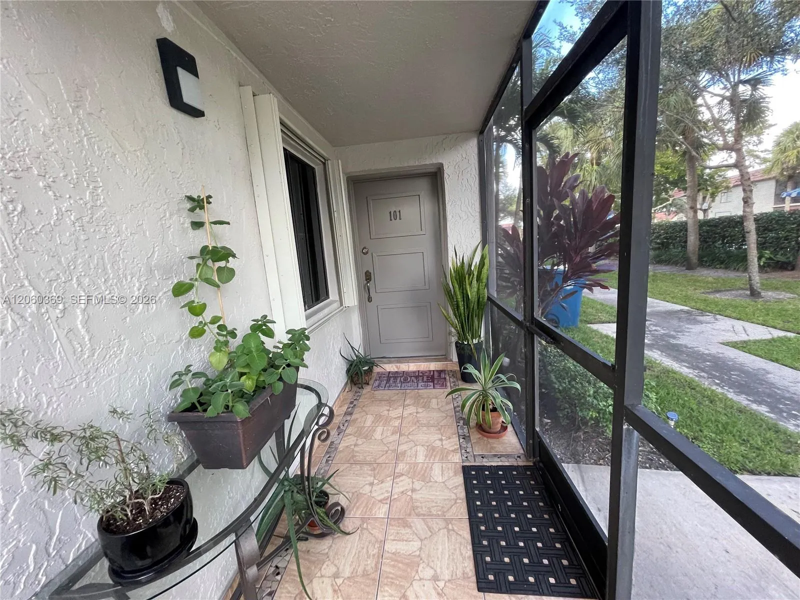 Foto de propiedad en 16240 Laurel Drive 101, Weston, FL 33326 Weston con MLS# 