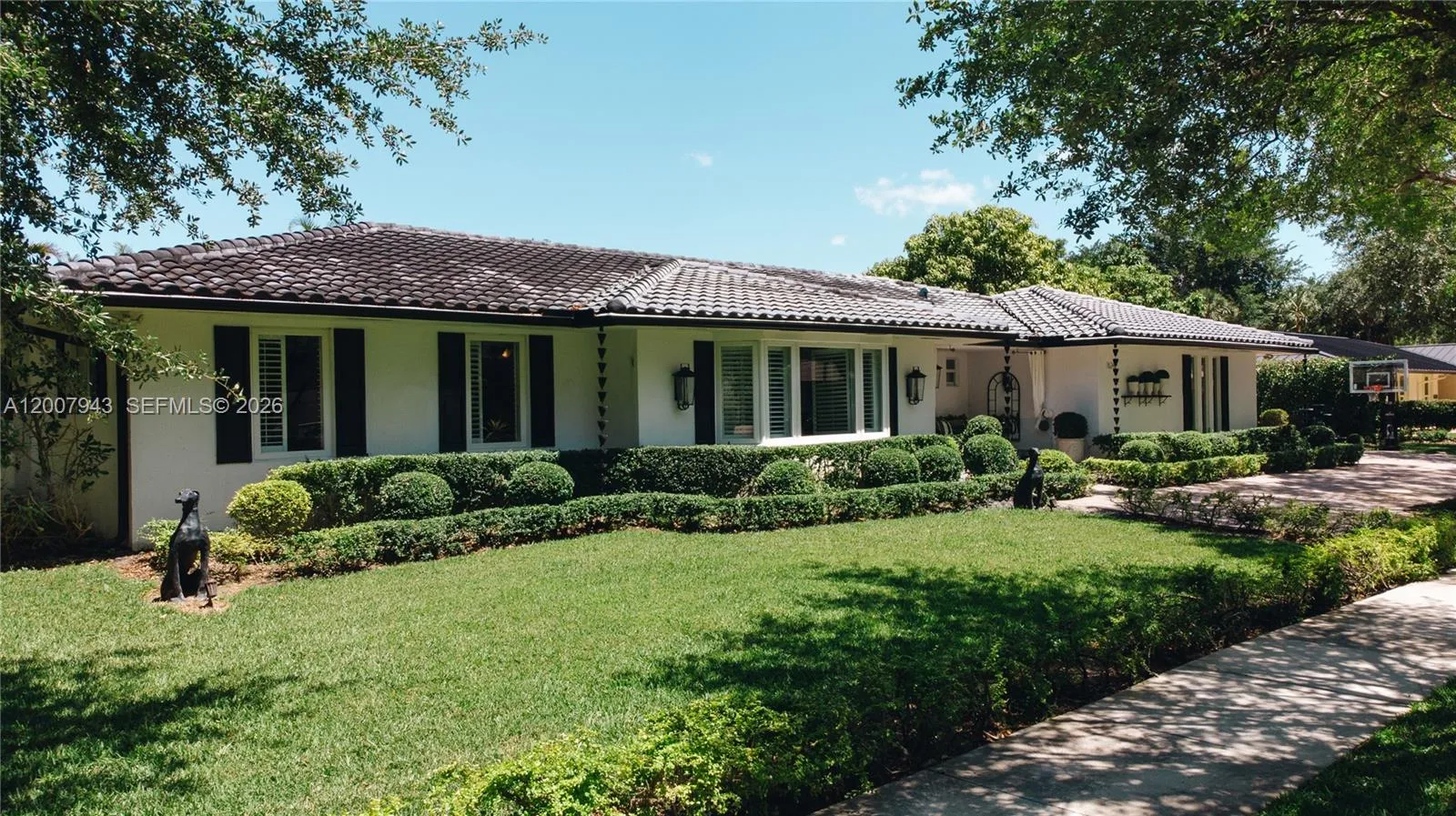 Foto de propiedad en 16241 W Troon Circle, Miami Lakes, FL 33014 Miami Lakes con MLS# 