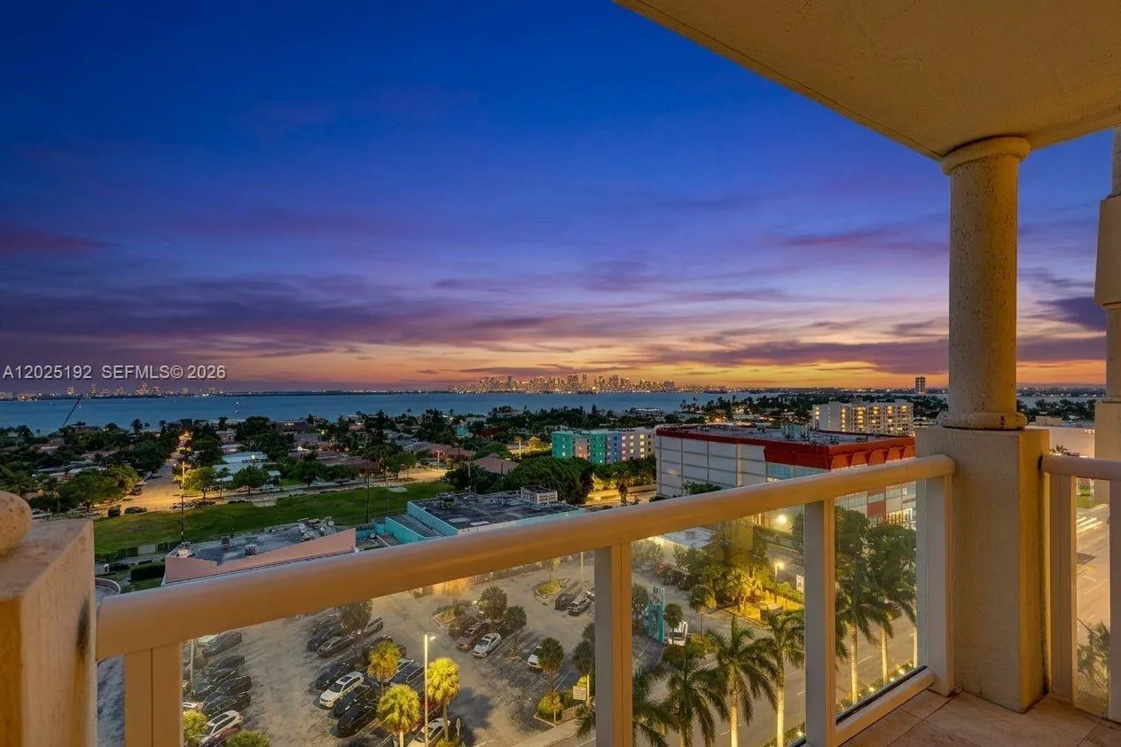 Foto de propiedad en 1625 Kennedy Causeway 1207C, North Bay Village, FL 33141 North Bay Village con MLS# 