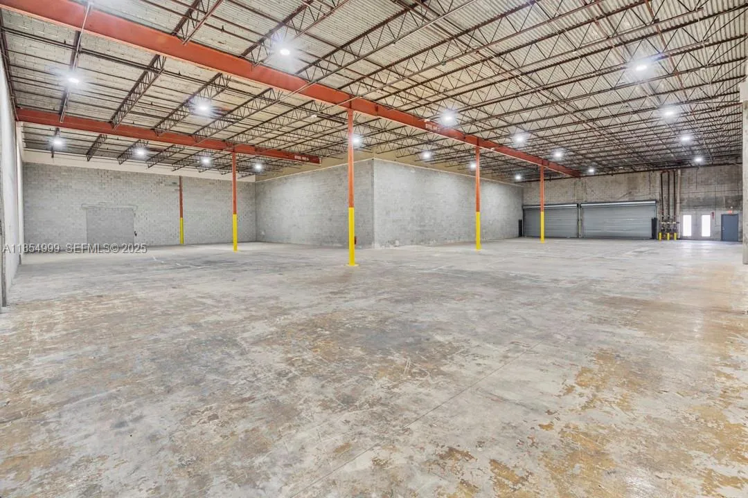Foto de propiedad en 1626 NW 82nd Avenue 1580-1590, Doral, FL 33126 Doral con MLS# 