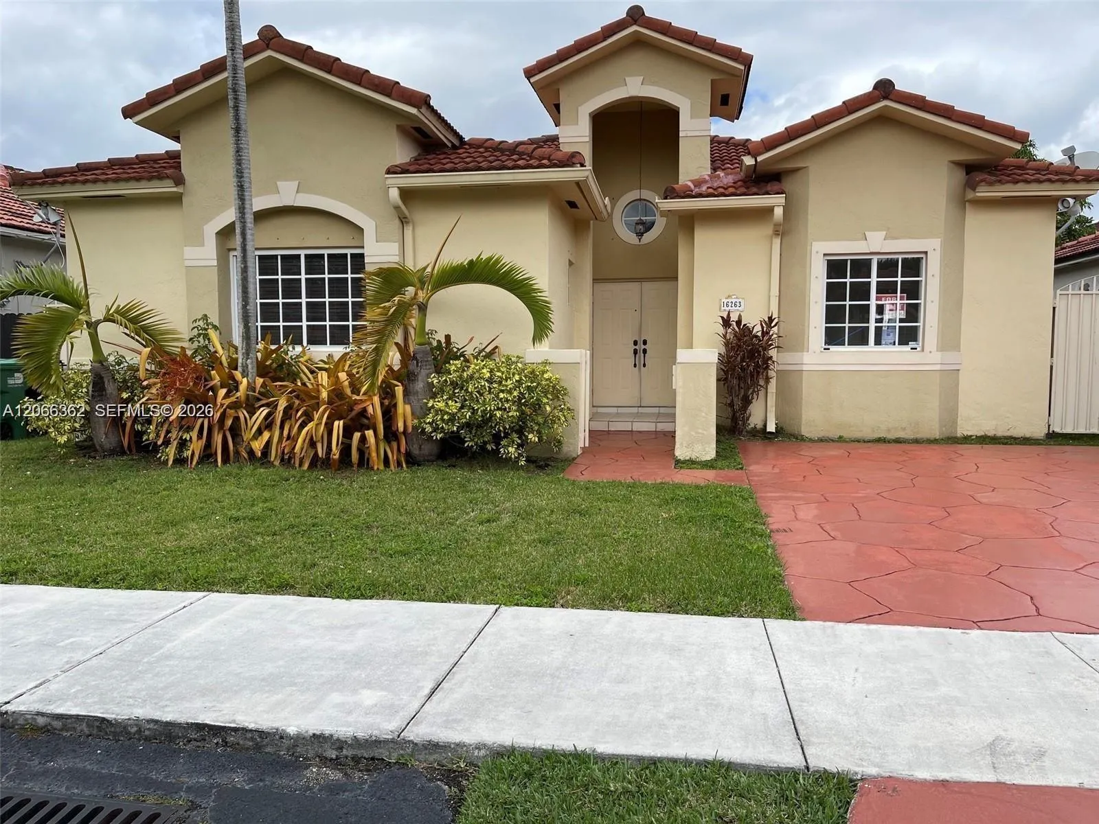 Foto de propiedad en 16263 SW 55th Terrace, Miami, FL 33185 Miami con MLS# 