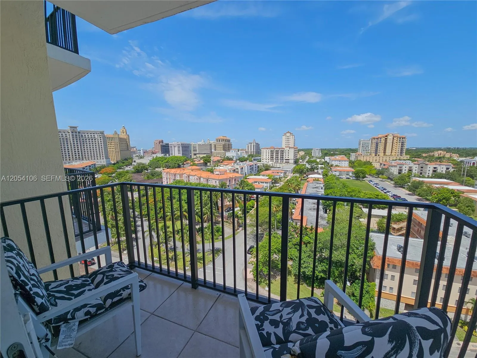 Foto de propiedad en 1627 SW 37th Avenue 802, Miami, FL 33145 Miami con MLS# 