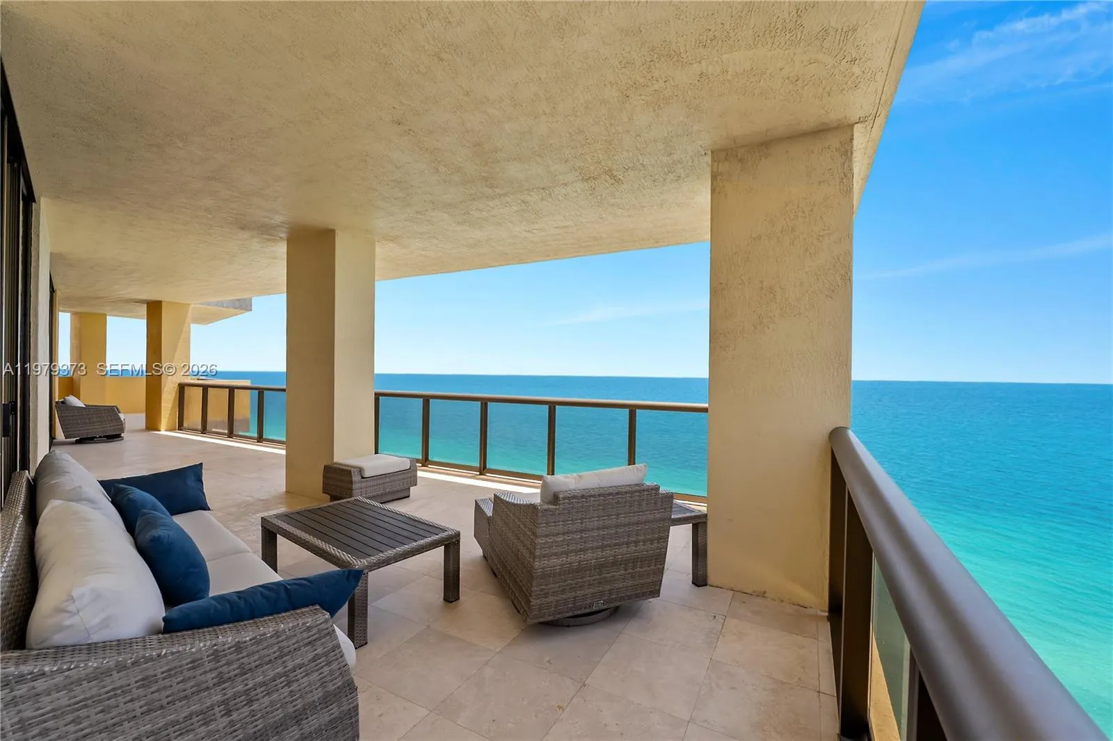 Foto de propiedad en 16275 Collins Avenue 2101, Sunny Isles Beach, FL 33160 Sunny Isles Beach con MLS# 
