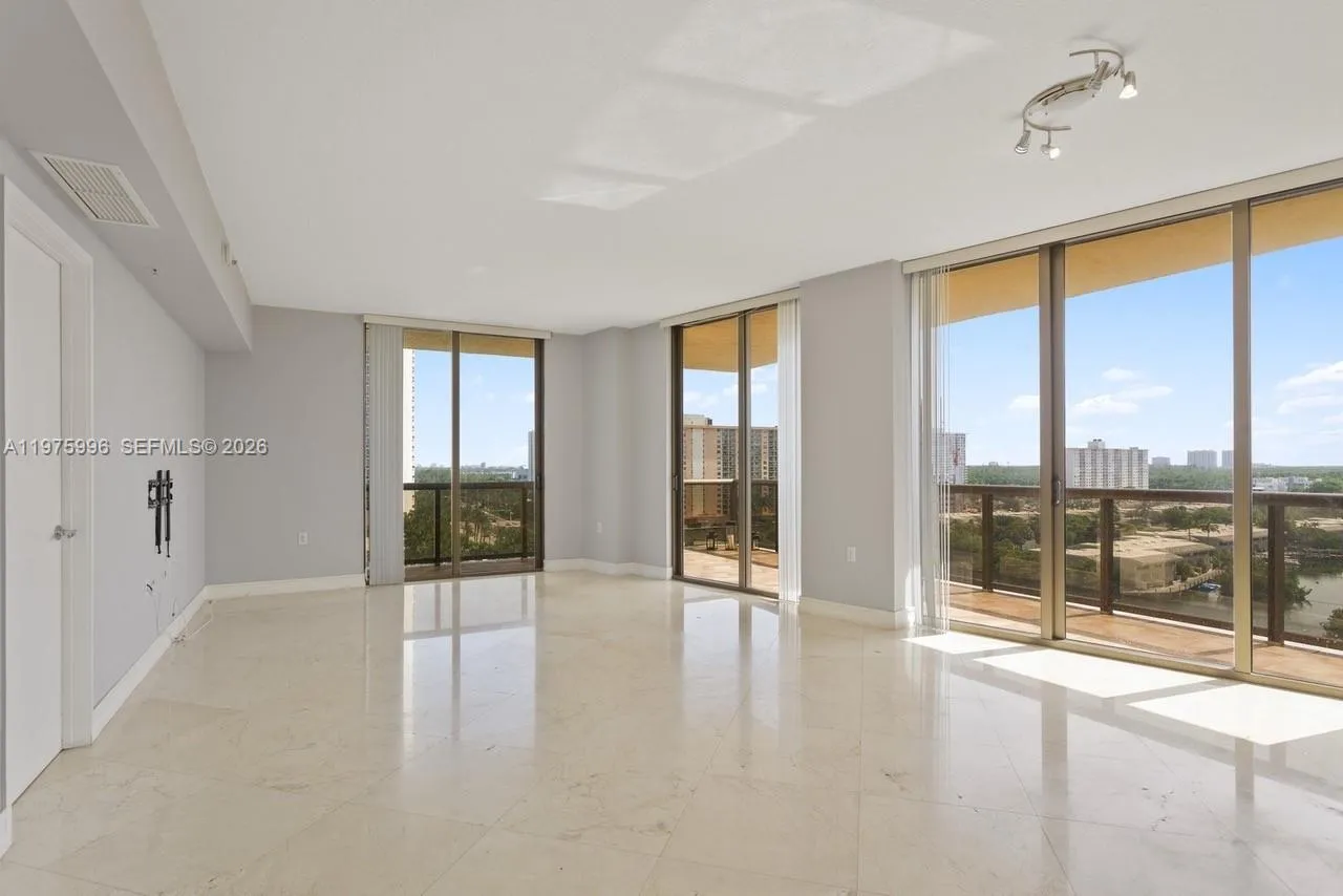 Foto de propiedad en 16275 Collins Avenue 904, Sunny Isles Beach, FL 33160 Sunny Isles Beach con MLS# 